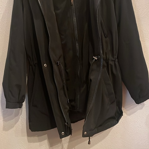 Liz Claiborne women’s black winter hooded coat. Size S/M. - Picture 9 of 10